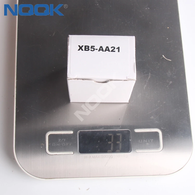 XB5-AA42 Self testoration XB5-AA21Type  N/O Black Even button spring return flat button